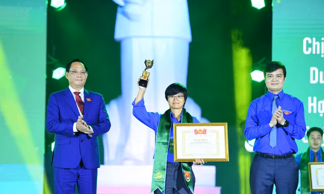 Tuyên dương 42 gương thanh niên nhận Giải thưởng Lương Định Của