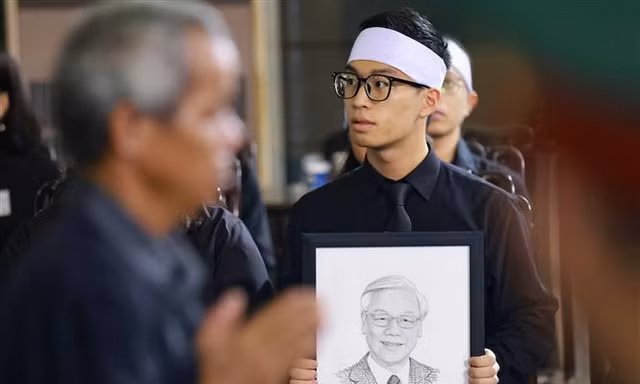 Clip: Dòng người xếp hàng vào viếng Tổng Bí thư Nguyễn Phú Trọng