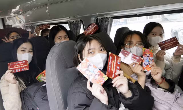 Mang Tết đoàn viên đến gần hơn với sinh viên khó khăn