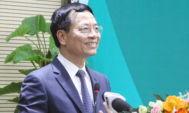 Bộ trưởng Nguyễn Mạnh Hùng: 'Muốn thành đại học nghiên cứu, không thể sống bằng học phí'