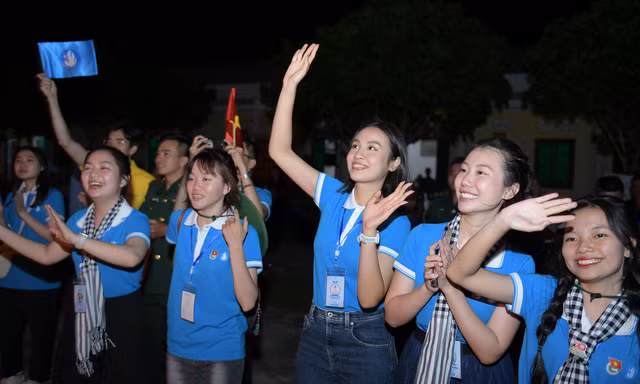 Ấn tượng đêm giao lưu lửa trại sinh viên với chiến sĩ Đồn Biên phòng A Pa Chải