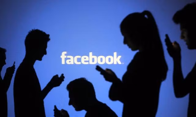 Việc người dùng thường xuyên chia sẻ các thông tin, hình ảnh lên Facebook giúp mạng xã hội này nắm giữ nhiều thông tin cá nhân của họ.