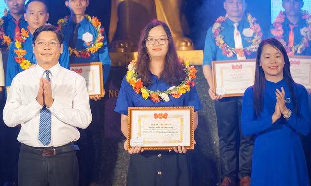 Hành trình của một giảng viên tận tâm và thanh niên tiên tiến