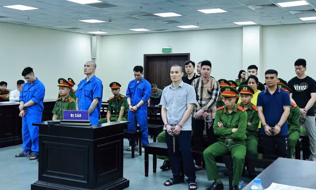 Hai cựu công an bảo kê cho bà trùm ma túy Hương ‘Mẩu’ hầu tòa