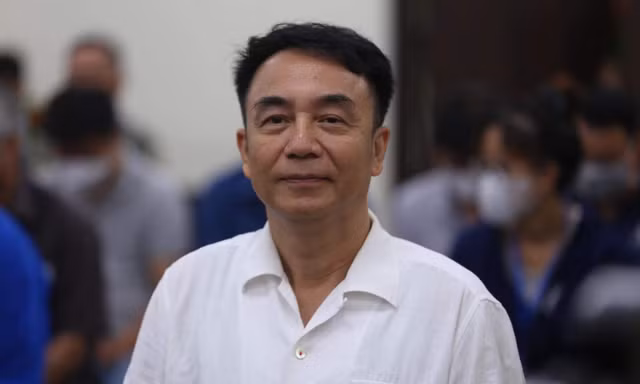 Cựu Phó Cục trưởng Cục Quản lý thị trường Trần Hùng hầu tòa vì nhận hối lộ 300 triệu đồng