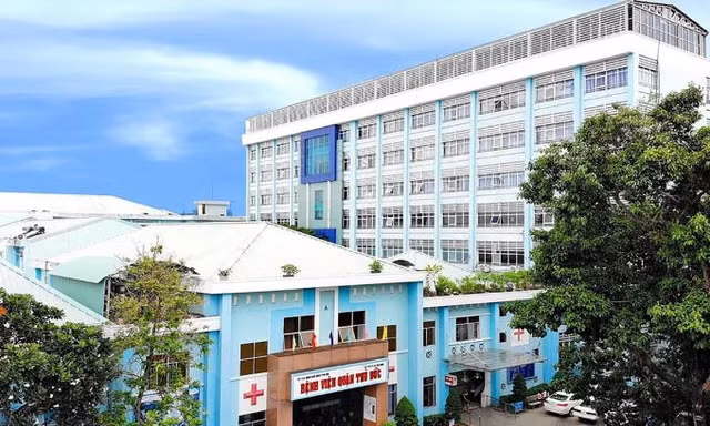 Hôm nay, nhóm cựu cảnh sát, luật sư cầm hơn 2 triệu USD 'chạy án' cho Giám đốc BV Thủ Đức hầu tòa