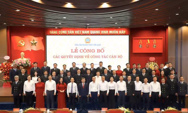Công bố quyết định của Chánh án TAND Tối cao về công tác cán bộ