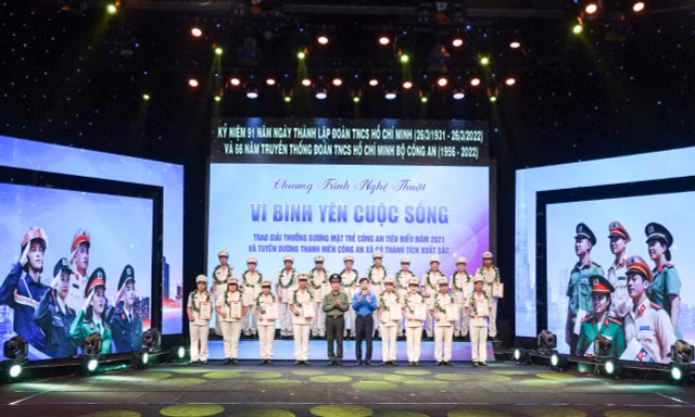 Tuyên dương 20 gương mặt trẻ công an tiêu biểu, 66 thanh niên công an xã xuất sắc