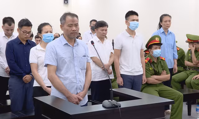 Giám đốc doanh nghiệp khai báo quanh co về mối quan hệ với ông Nguyễn Đức Chung