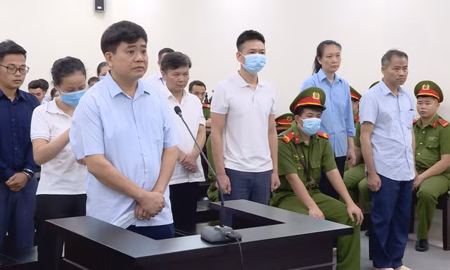 Vụ 'thổi giá cây xanh': Cựu Chủ tịch Hà Nội Nguyễn Đức Chung bị tuyên phạt 18 tháng tù