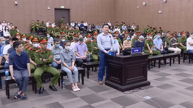 Cựu Phó Chủ tịch UBND tỉnh Quảng Nam Trần Văn Tân lẩy thơ khi nói lời sau cùng 