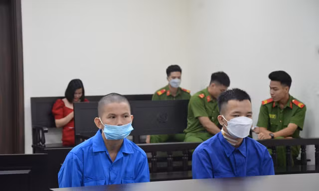 Hai gã trai mua bán nữ nhân viên quán karaoke lĩnh 17 năm tù