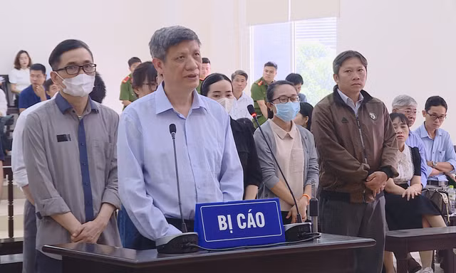 Cựu Bộ trưởng Y tế Nguyễn Thanh Long được giảm 1 năm tù 