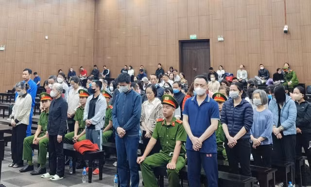 Ông ‘trùm’ thiết bị y tế trốn truy nã ở Mỹ gửi đơn tới phiên tòa xét xử vắng mặt 
