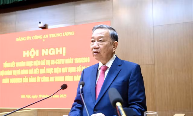 Gắn kết chặt chẽ việc học tập, làm theo Bác với xây dựng lực lượng CAND thật sự trong sạch, vững mạnh
