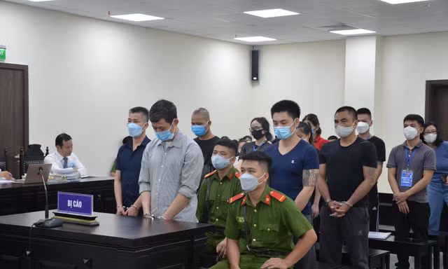 Nhóm bác sĩ, nhân viên y tế hầu tòa vì 'tiếp tay' cho bệnh nhân tâm thần mở phòng bay lắc 