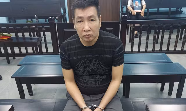 Bị đòi 5 triệu đồng trước mặt nhiều người, về nhà lấy dao đâm chết chủ nợ