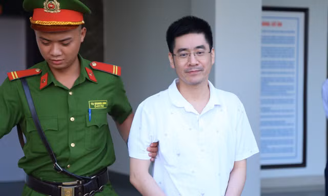 Cựu Trưởng phòng Cơ quan An ninh điều tra đối chất về khoản tiền 'chạy án' 