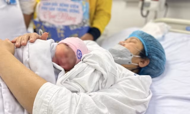 Lao động nữ sinh con thứ 2 có thể nghỉ thai sản tới 7 tháng 
