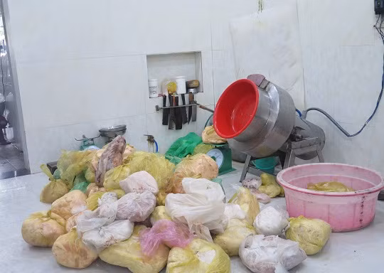 Nguyên liệu chế biến chả lụa đều không có nguồn gốc