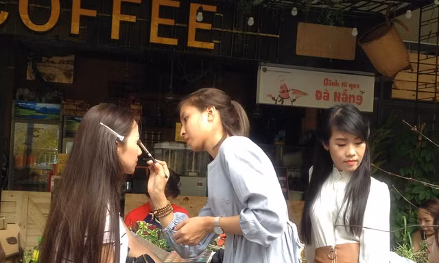 Dịch vụ trang điểm, cho thuê áo dài têt kiếm tiền triệu mỗi ngày