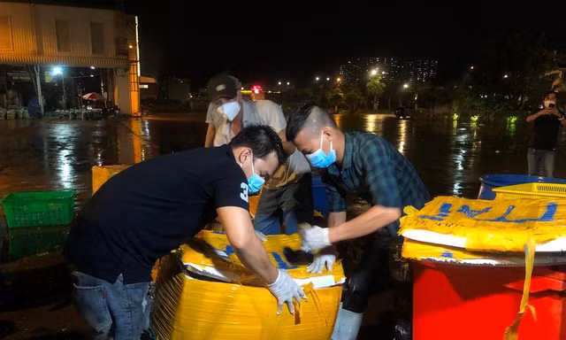 Chợ Bình Điền hoạt động dưới dạng điểm tập kết, trung chuyển thực phẩm