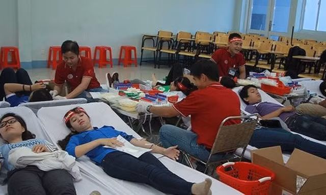 TPHCM lo thiếu máu do người dân sợ virus corona