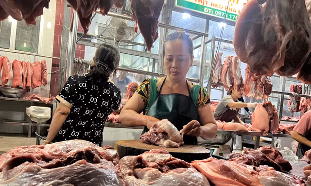 Giá thịt lợn hơi tăng cao, vì sao doanh nghiệp lo lắng?