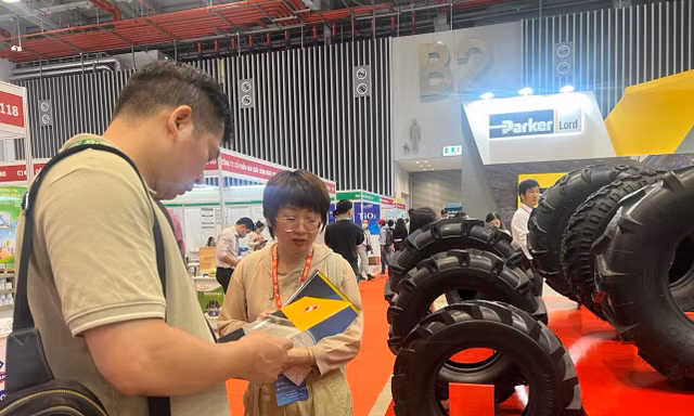 Công nhân bị sa thải, sức mua giảm sâu, đơn hàng rất kém