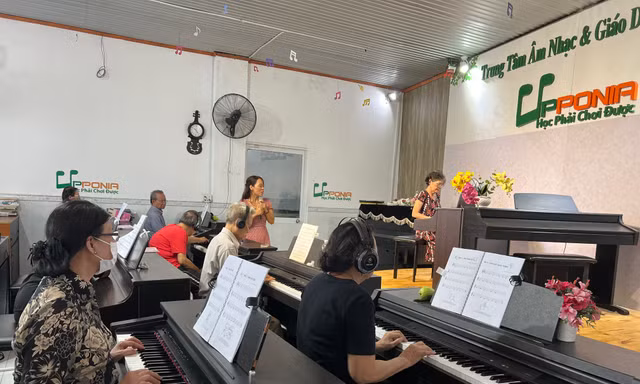 Lớp đàn piano miễn phí chỉ dành cho người cao tuổi ở TPHCM