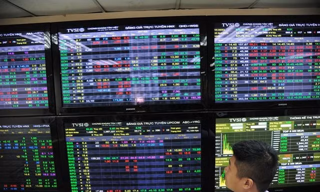 Nhiều cổ phiếu bluchip sụt giảm khiến nhà đầu tư lo lắng