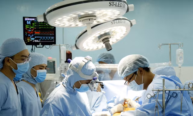 Bác sĩ phẫu thuật tim không cần máy hỗ trợ nhân tạo
