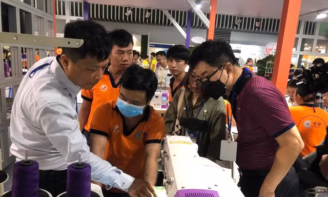 Công nghệ hiện đại chào hàng ngành dệt may 