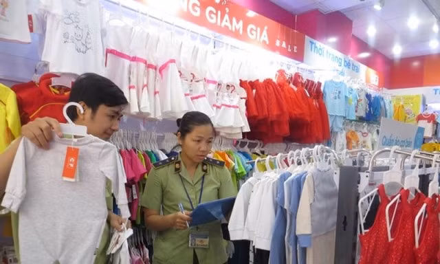 Người tiêu dùng đòi khỏi kiện Con Cưng ra tòa