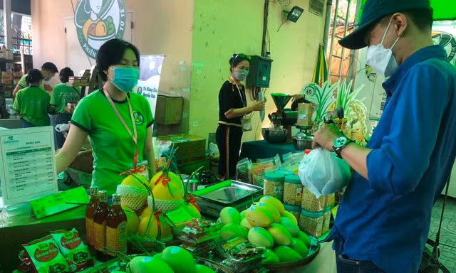Đặc sản vùng miền tại phiên chợ Tết