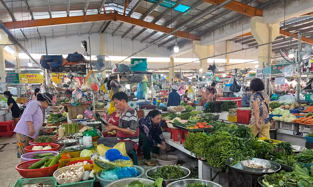 Nỗi lo của bà nội trợ ở TPHCM