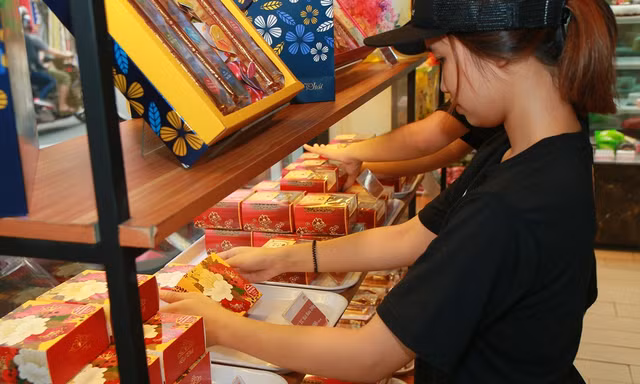 Bánh trung thu nhiều phong vị mới đã được chào bán
