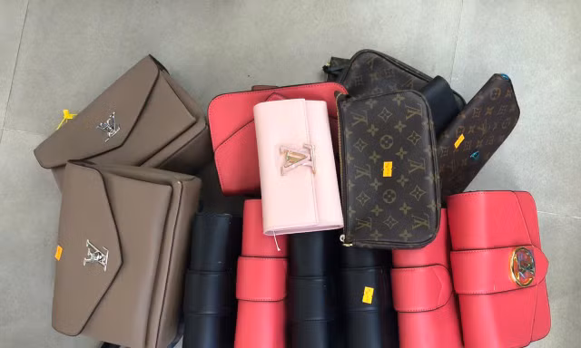 Bất ngờ kiểm tra loạt shop kinh doanh ‘hàng hiệu’ ở TPHCM 