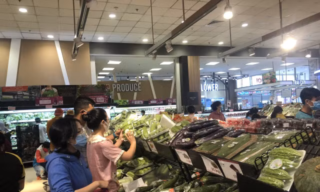 Nhiều mặt hàng thịt, rau củ giảm giá hỗ trợ người mua