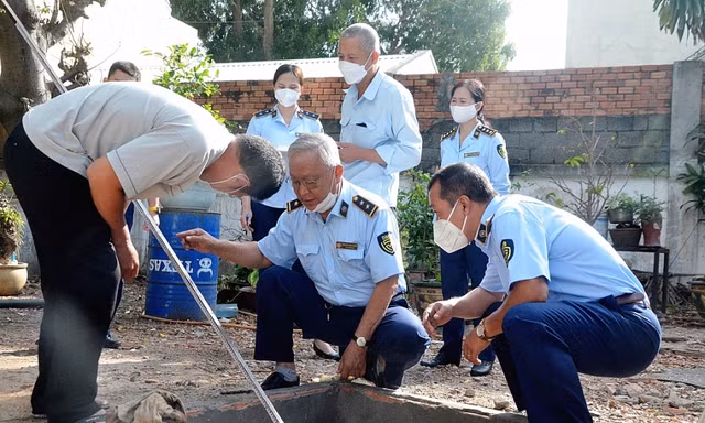 Hà Nội: Phát hiện vụ bán xăng RON 95 kém chất lượng, đề nghị công an điều tra