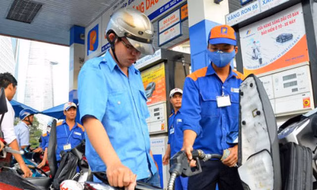 Giá bán lẻ xăng E5 RON92 lên 19.940 đồng/lít từ 15h hôm nay