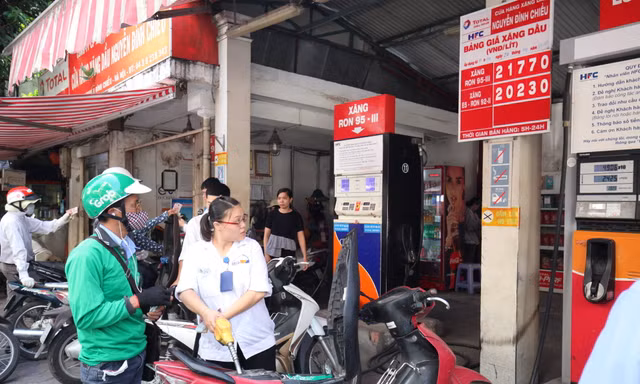 Bộ Công Thương chỉ đạo khẩn về xuất hóa đơn điện tử bán lẻ xăng dầu