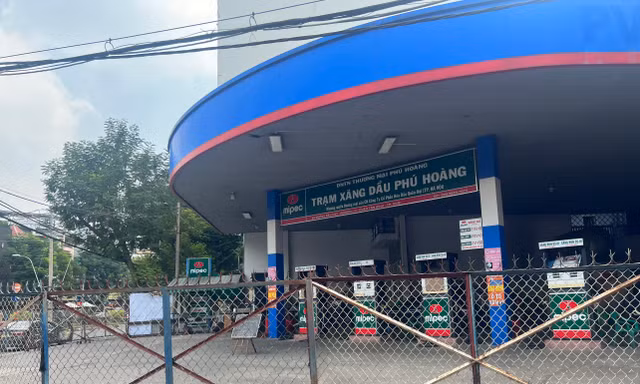 Tịch thu giấy phép của 2 thương nhân phân phối xăng dầu