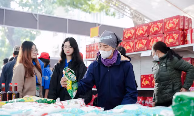 Coca-Cola khởi động 'Chợ Tết 0 đồng', hỗ trợ hơn 6.500 người dân ở 5 tỉnh, thành