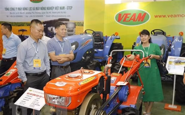 Gian triển lãm máy kéo của Tổng công ty Máy động lực và máy nông nghiệp Việt Nam. 