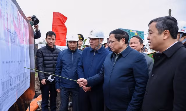 Thủ tướng kiểm tra tiến độ dự án đường dây 500 KV 