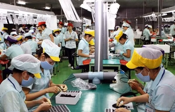 Doanh nghiệp hỗ trợ lo gánh nặng chi phí tăng lương tối thiểu vùng