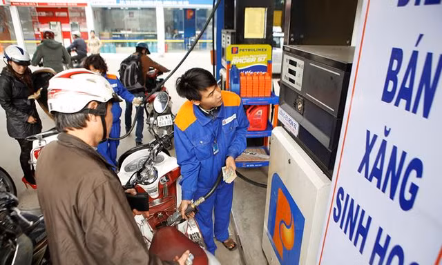 Bộ Công Thương nói sẽ giám sát và báo cáo Chính phủ về việc đưa xăng RON 95 vào diện quản lý giá