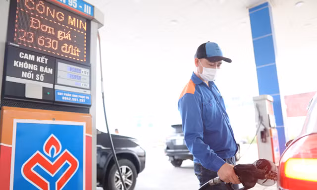 Bộ Công Thương vẫn muốn Bộ Tài chính điều hành giá xăng dầu