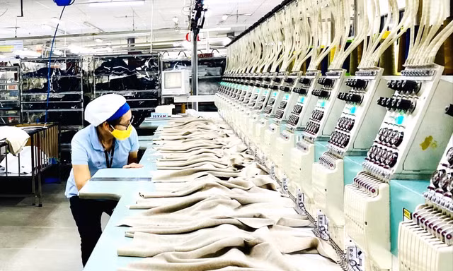 Dệt may điêu đứng vì thiếu đơn hàng, cần đẩy mạnh công nghiệp hỗ trợ, tự chủ nguyên liệu